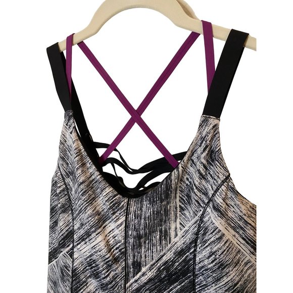 LULULEMON Tank Top Hot To Street Built In Support Bra Black White Luxtreme Sz‎ 8 - Picture 3 of 8